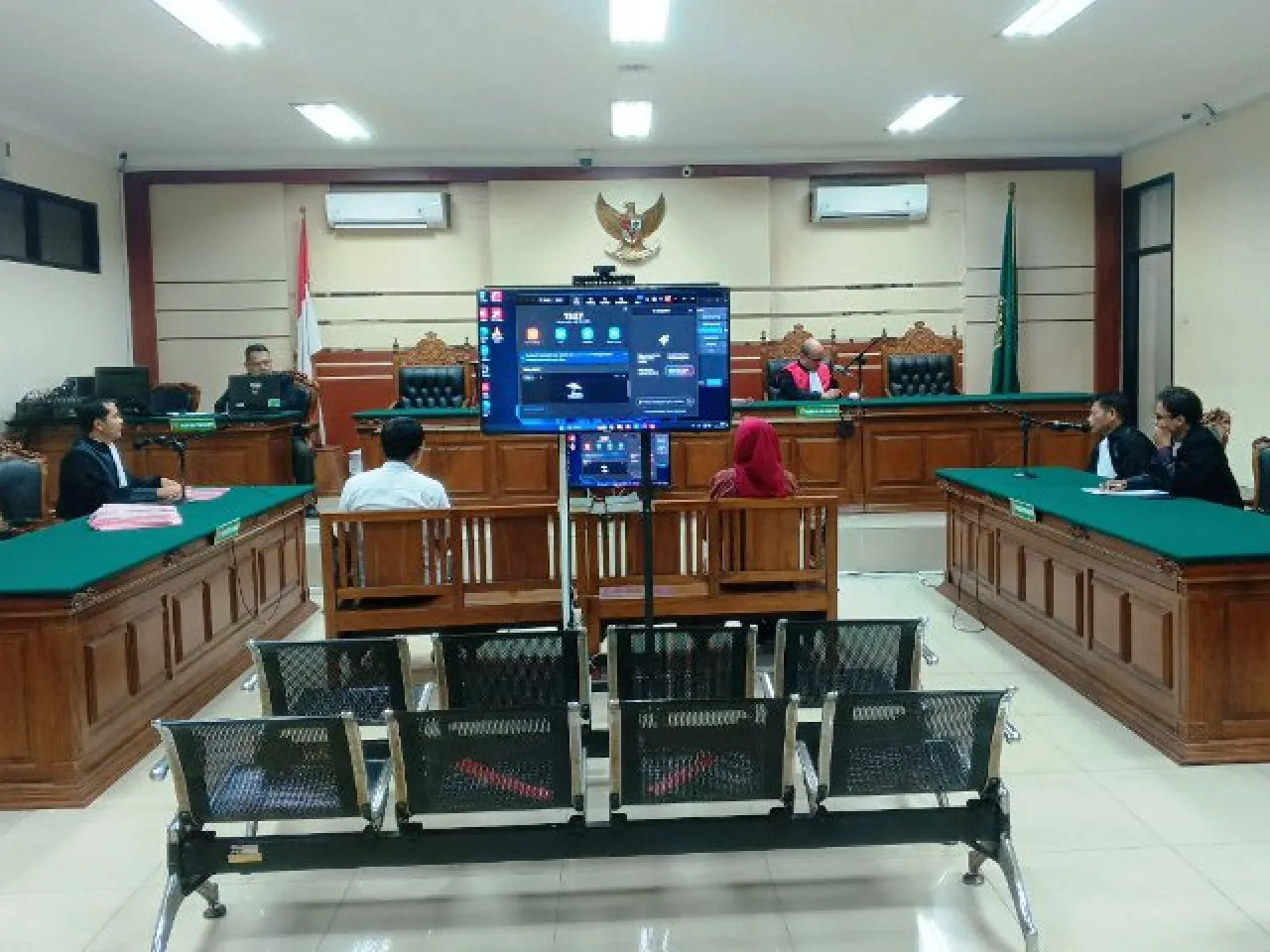 PNS Diskoperindag Gresik Dituntut 1 Tahun 6 Bulan Penjara