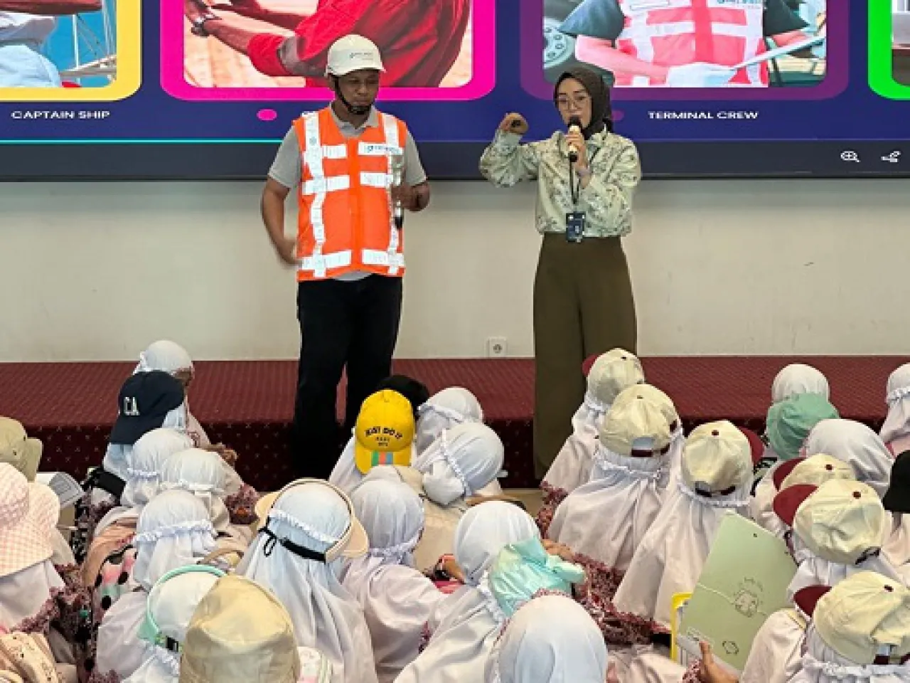 TPS Terima Kunjungan Siswa Sekolah Dasar Edukasi Dunia Pelabuhan