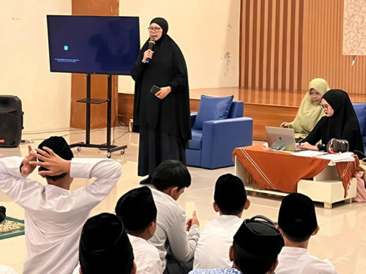 FKM Unair Gelar Pengmas di SMP MA Putra Hidayatullah Depok