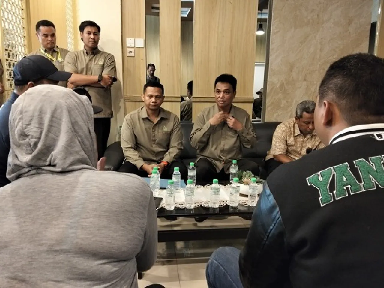Warga Alana Regency Tambak Oso Gelar Aksi Solidaritas Air Bersih