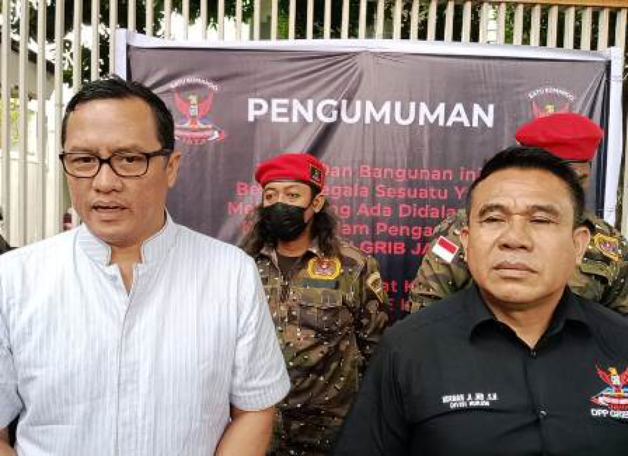 (kiri) Bonardo Pardomuan Hasiholan Sinaga, S.H., M.H.