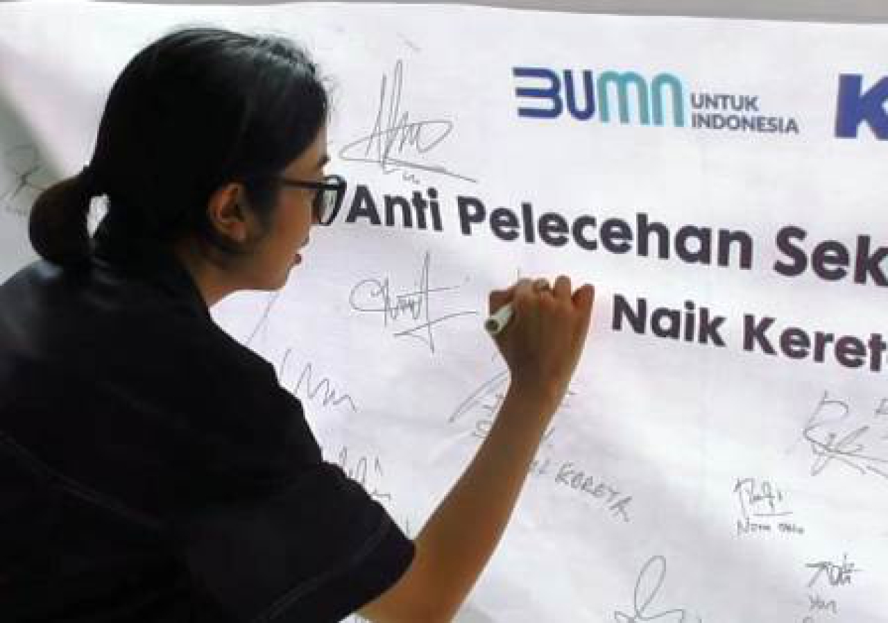 salah satun penumpang tanda tangan Petisi Anti Kekerasan Seksual.