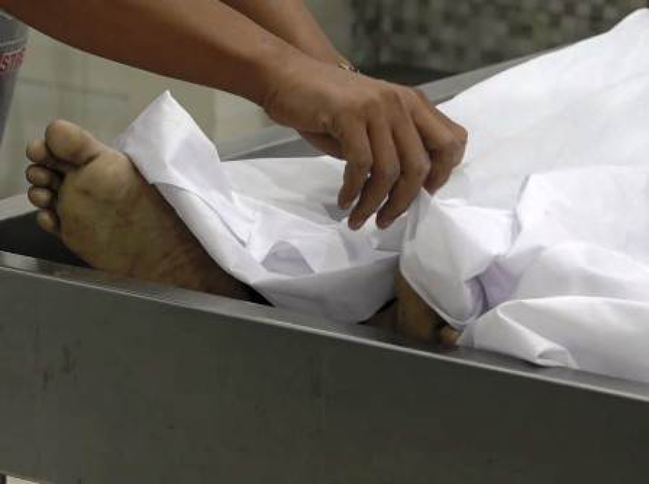 Pelaku begal saat di kamar mayat RSUD Dr Soetomo Surabaya.