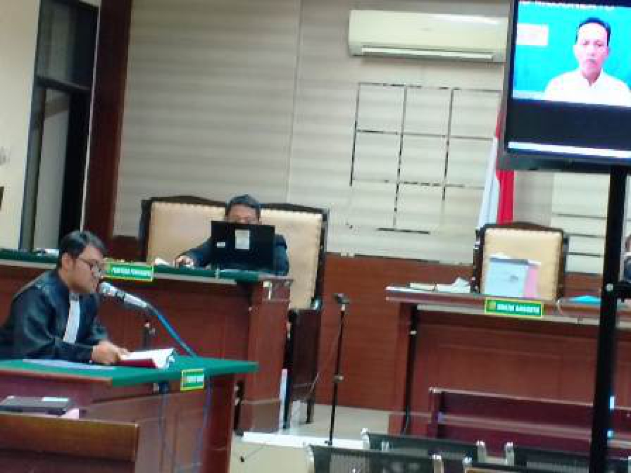 Geo Dwi Novrian, SH saat membacakan tuntutan Terdakwa Imam Makhfudi