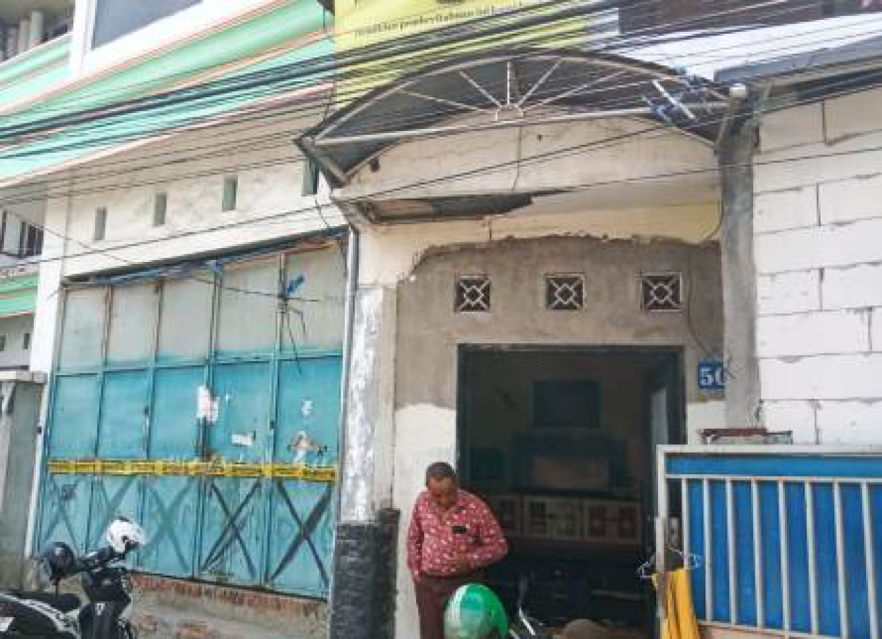 rumah Dn di garis polisi.