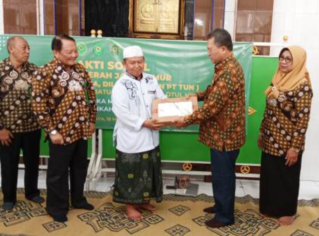 HUT Ke 72, IKAHI Jatim Bantu Pesantren dan Panti Asuhan