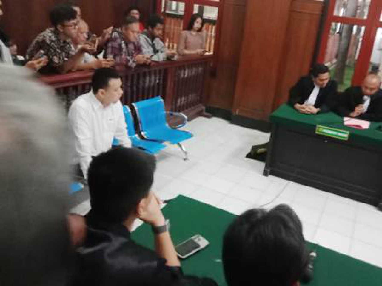 Ivan Sugiamto saat duduk di pesakitan PN Surabaya.