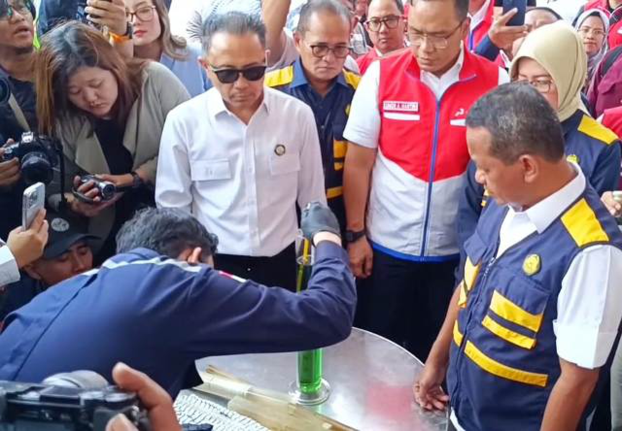 Menteri ESDM Bahlil Lahadalia Sidak SPBU di Surabaya