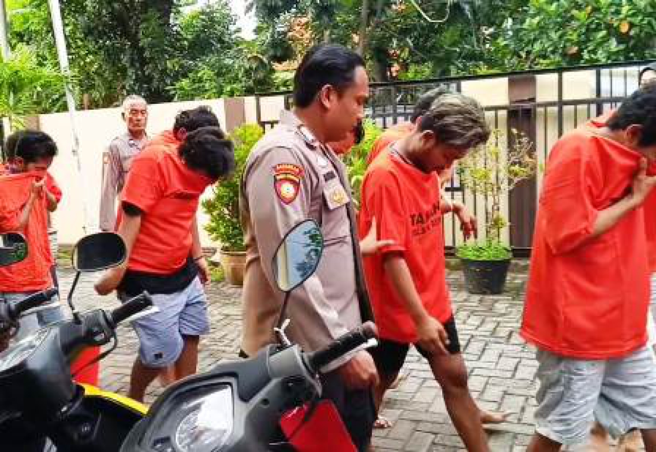 Pelaku curanmor di Polsek Rungkut.