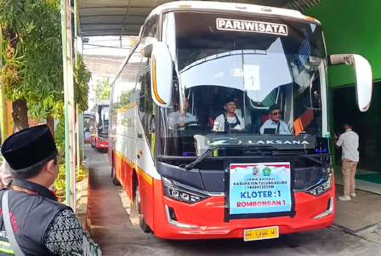 Calon Haji Asal Tulungagung Tiba di Asrama Haji Surabaya.