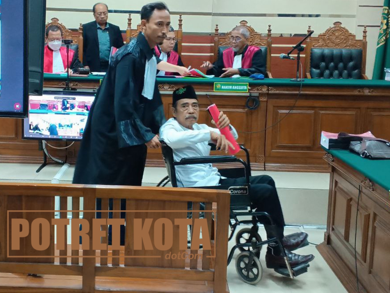 Hakim PN Tipikor Perintahkan Jaksa Tahan Terdakwa Suharsono Pensiunan Polsek Kenjeran