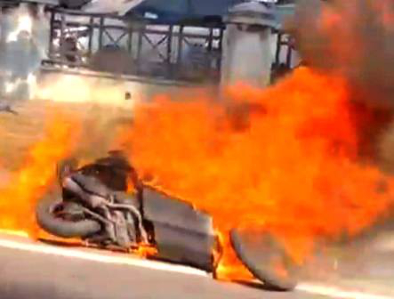 Motor Matic Hangus Terbakar di Jalan Kertajaya.