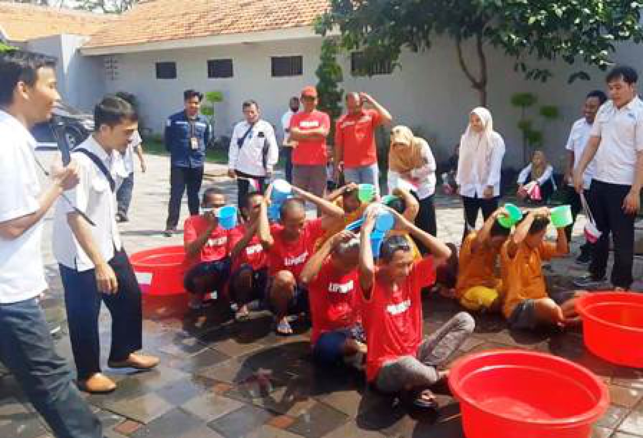 Lomba Agustusan di Liponsos Surabaya.