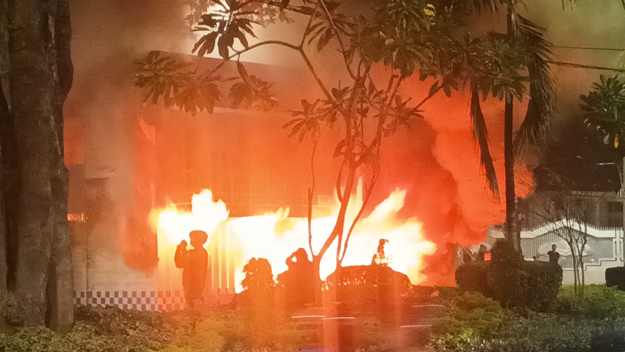 SIM Corner Bungkul Dibakar