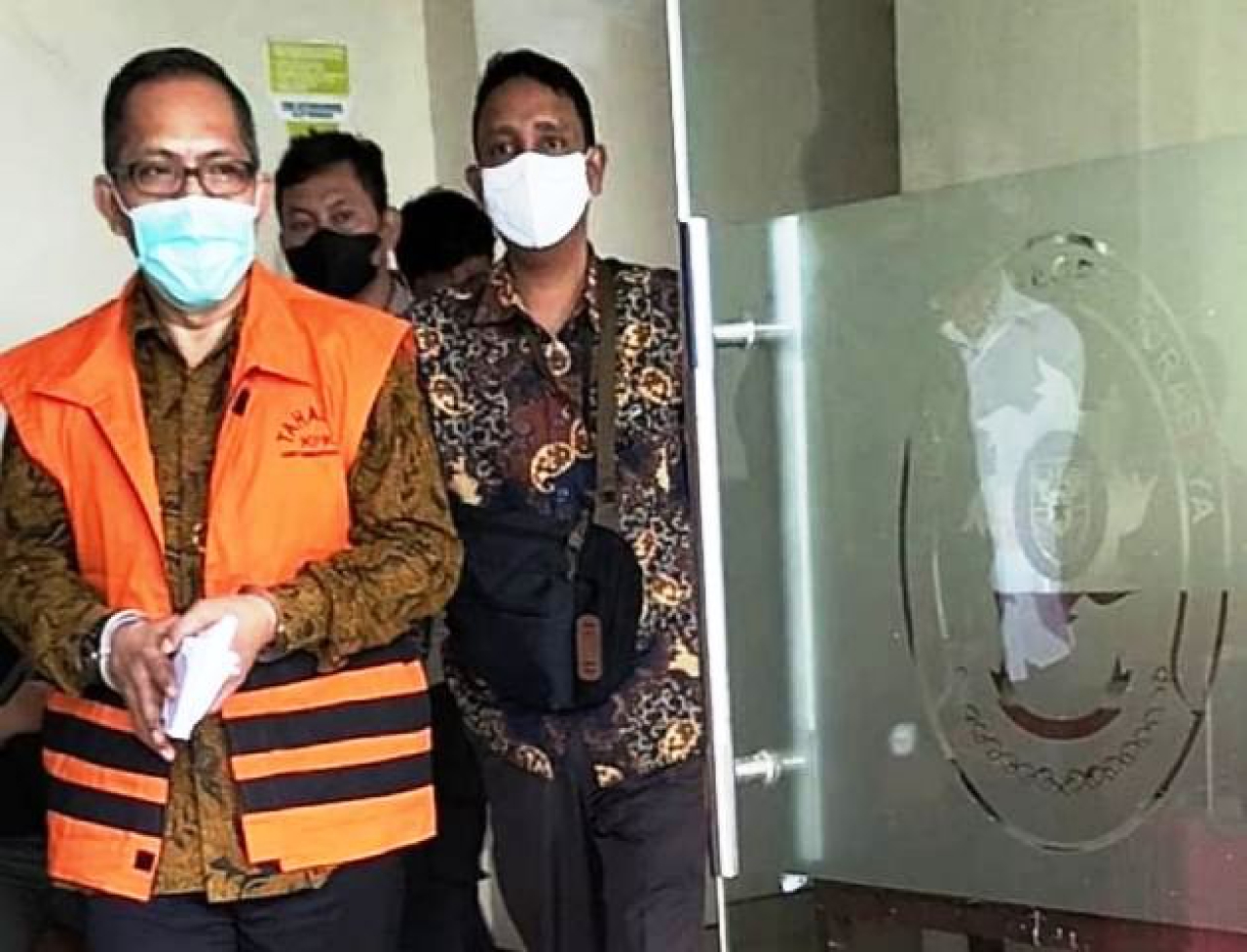 Itong Isnaini Hidayat di PN Tipikor Surabaya.
