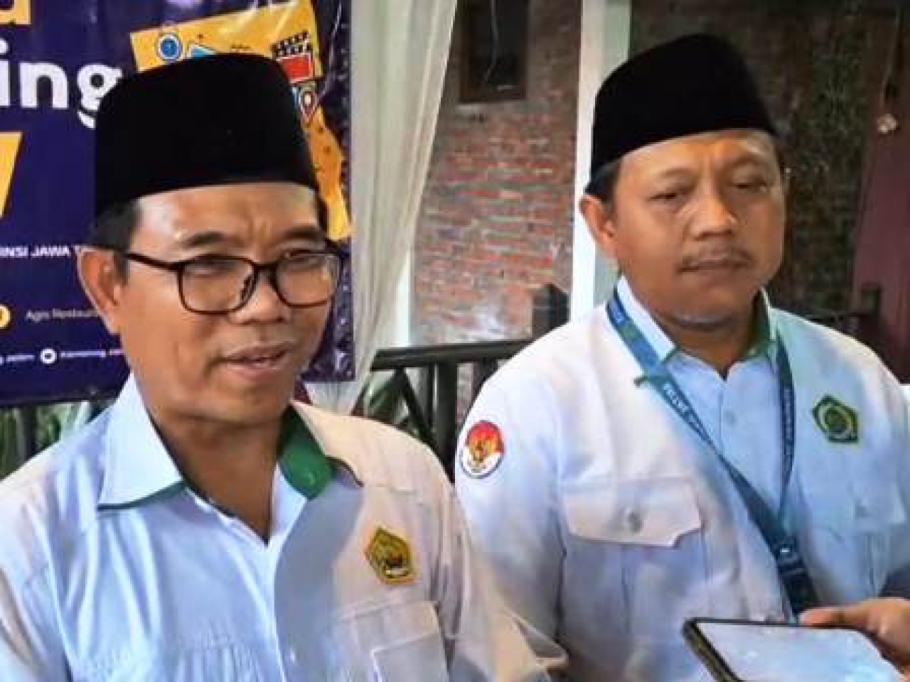 Akhmad Sruji Bahtiar, M.Pd.I saat diwawancara media.