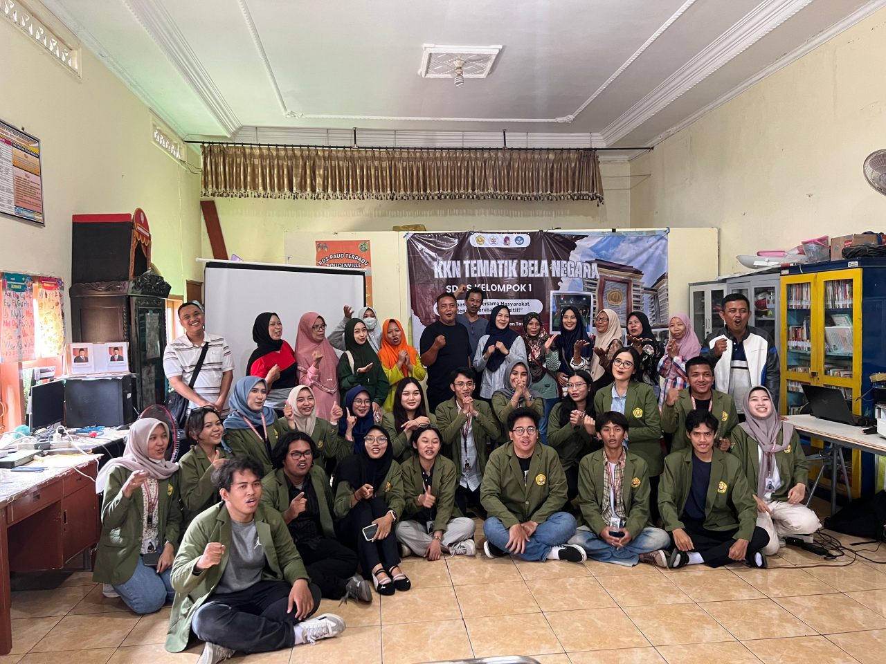KKN Kelompok 1 Universitas Pembangunan Nasional “Veteran” Jatim di Kelurahan Pacarkeling, Kecamatan Tambaksari, Surabaya, Sabtu, (25/10/2025).