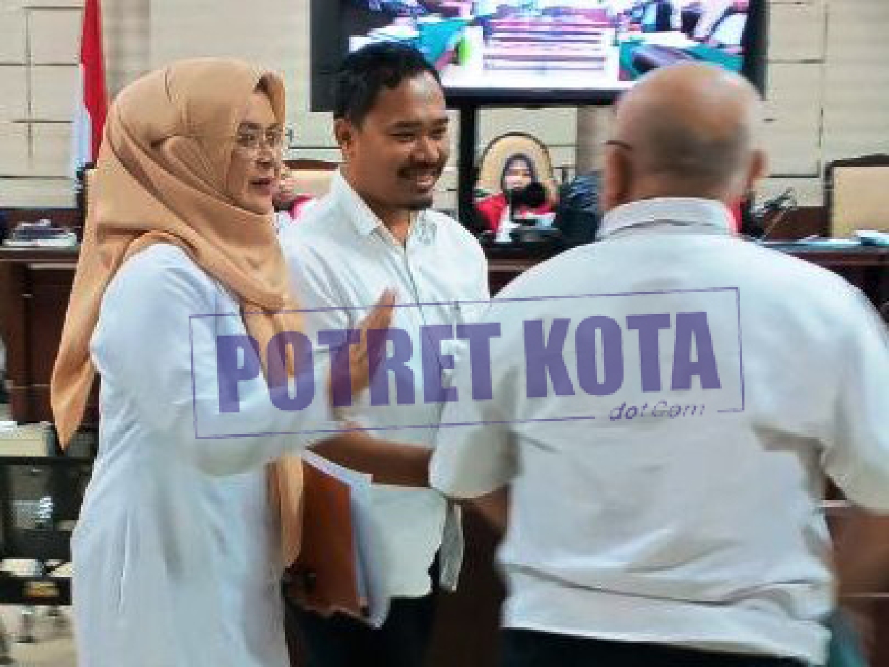 Tiat Surtiati Suwardi, Dian Sulung Rahmadani dan Purnomo Hadi.