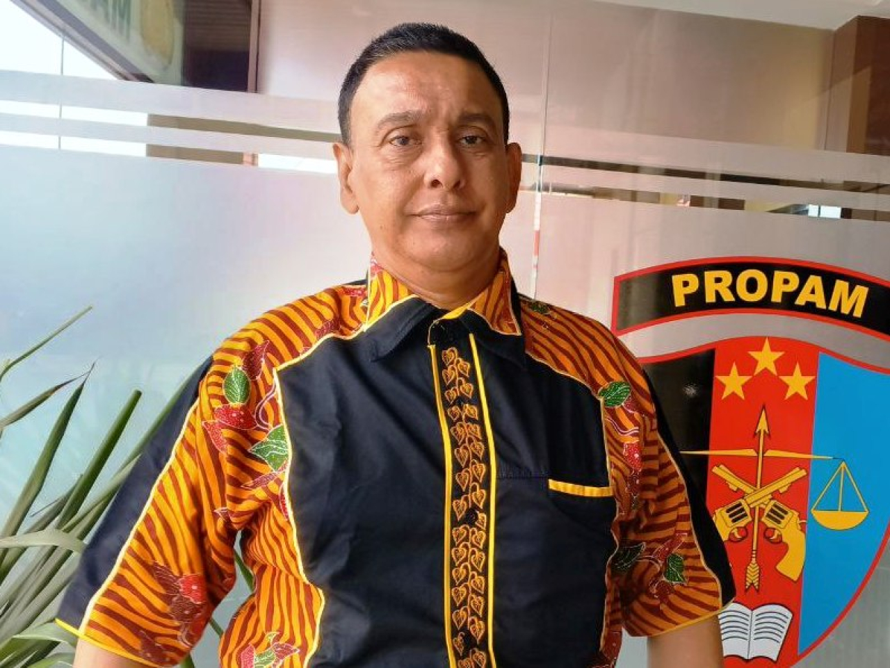 Azam Khan, salah satu Pengacara Roy Suryo, Rismon Sianipar, Tifauzia Tyassuma termasuk Eggi Sudjana, Kurnia Tri Royani, Rizal Fadillah, Rustam Effendi, dan Damai Hari Lubis.