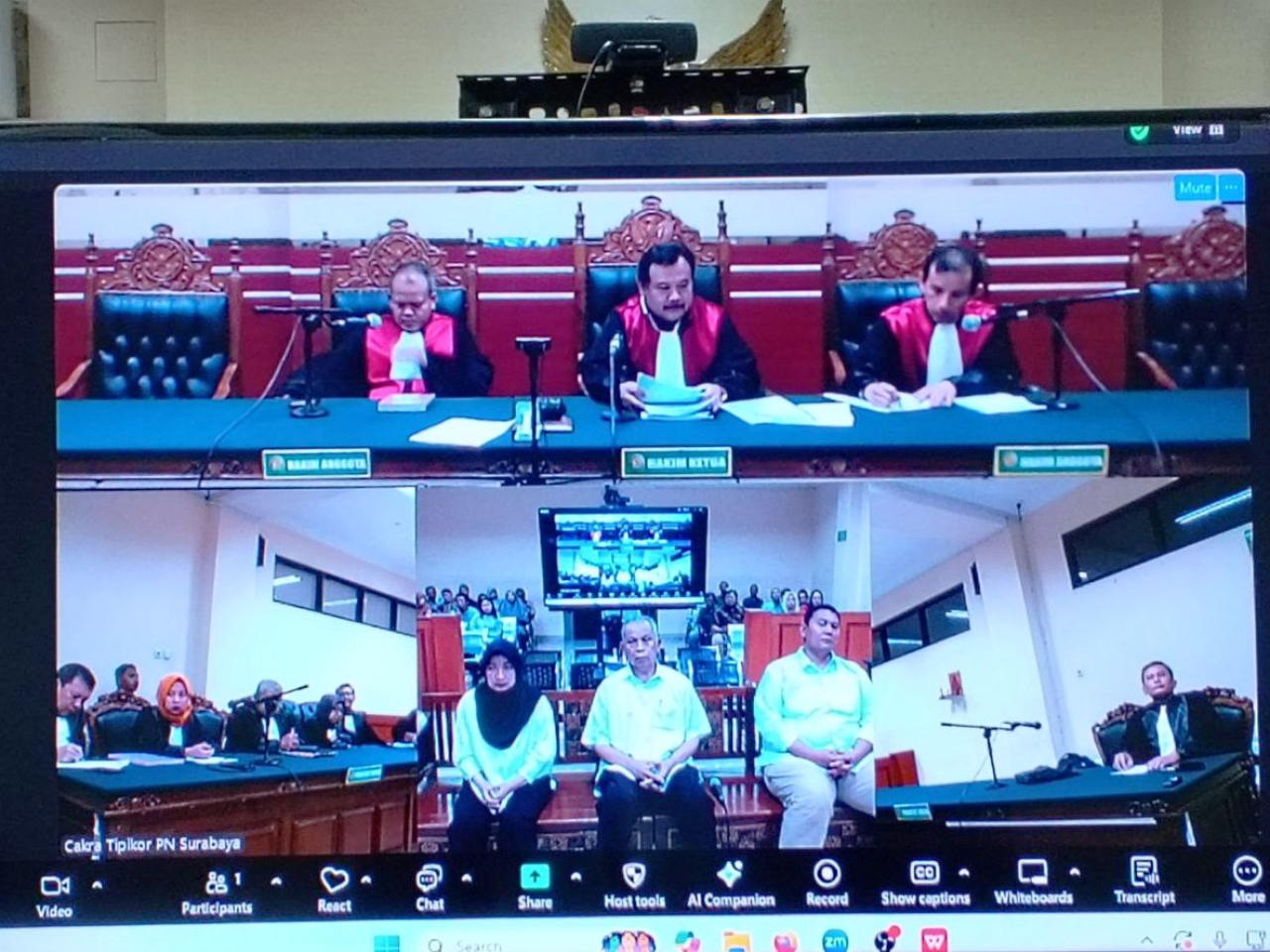 (dari kiri) Dian Ariyani, Kwin Atmoko Yuwono, Arif Wibowo.