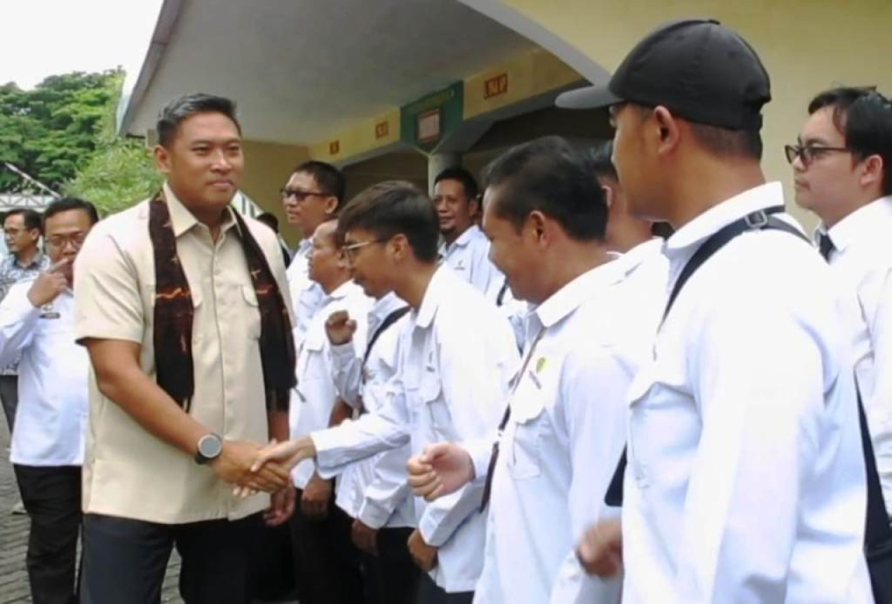 Wamentan Sudaryono kunjungi Pusvetma di Surabaya.