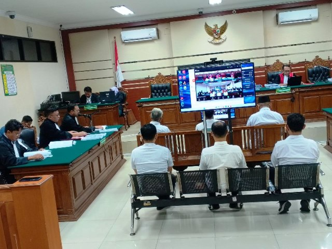 Terdakwa Yustian Suhandinata, Zantos Sebaya, Hendar Adya Sukma, Mokhamad Kudori, Cholik Idris dan Nugroho.