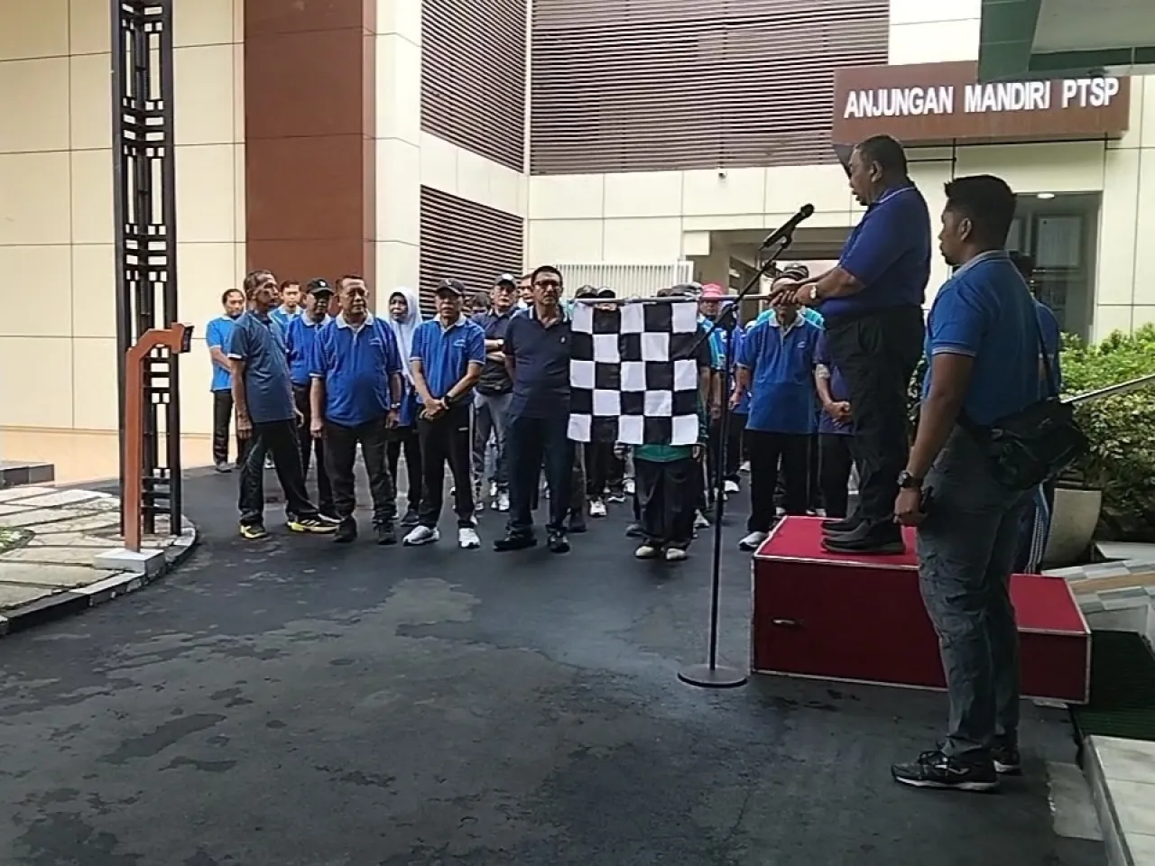 Jalan Sehat Bersama Awali Program Kerja 2026 Pengadilan Tinggi Surabaya