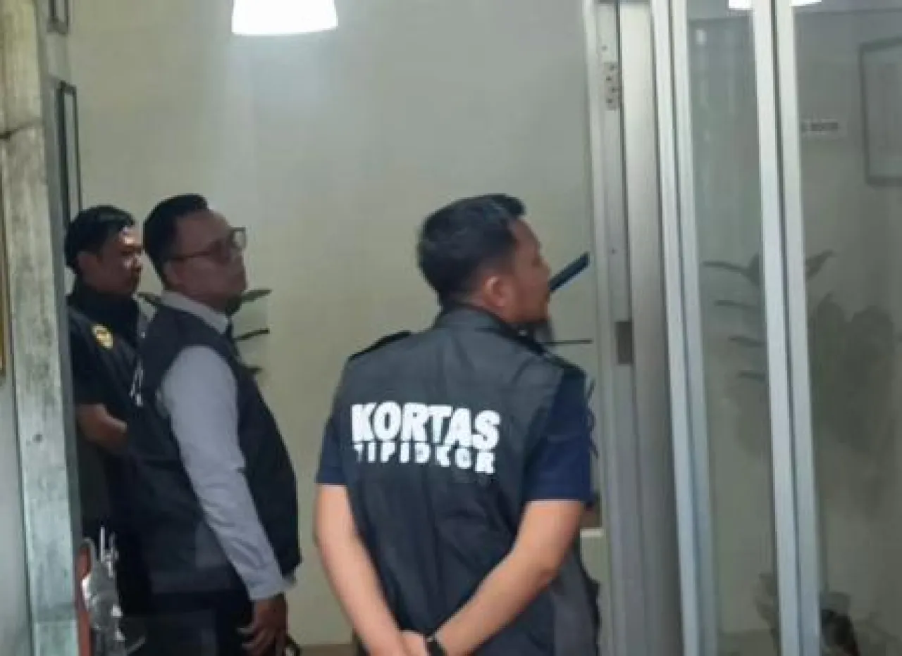 Polisi di kantor PT Multinas Tjahja Sejahtera