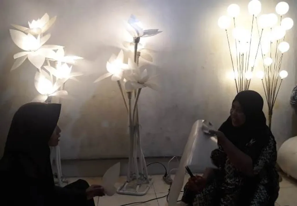 Manula Pasuruan Sulap Limbah TV LED Menjadi Cahaya Lampu Hias