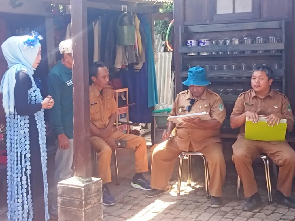 Kreativitas Bank Sampah Sekar Wangi Ubah Plastik Jadi Busana