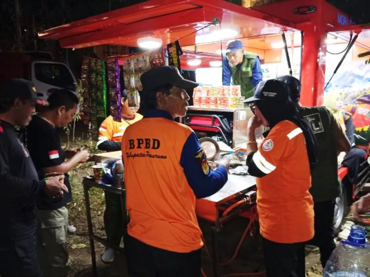 FPRB dan Baznas Sediakan Ribuan Porsi Makanan Siap Saji untuk Relawan Karhutla Gunung Arjuno