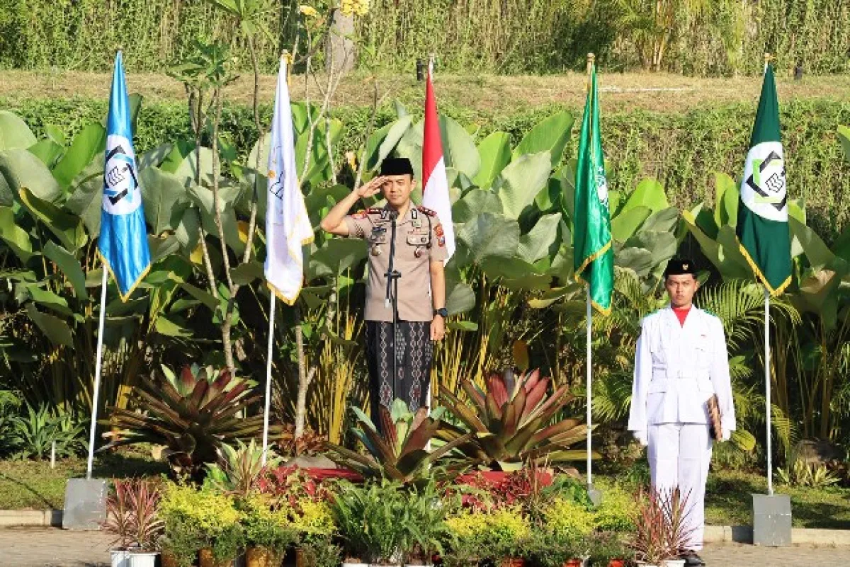 Hari Santri Nasional 2026, Kapolres Pasuruan Ingatkan Pelajar Bahaya Narkoba hingga Perundungan