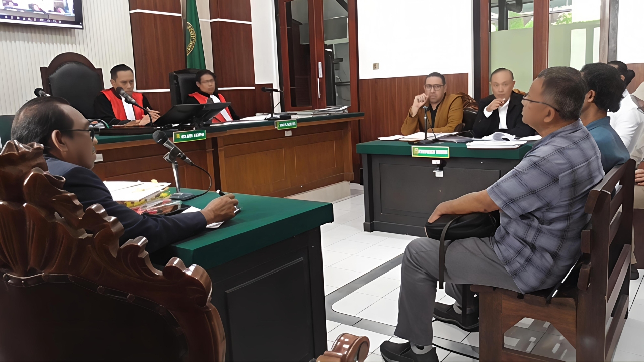 Foto: Suasana sidang lanjutan gugatan pedagang ke Jasa Mitra menghadirkan saksi dari pihak tergugat di Pengadilan Negeri Surabaya, Selasa (27/01/2026).