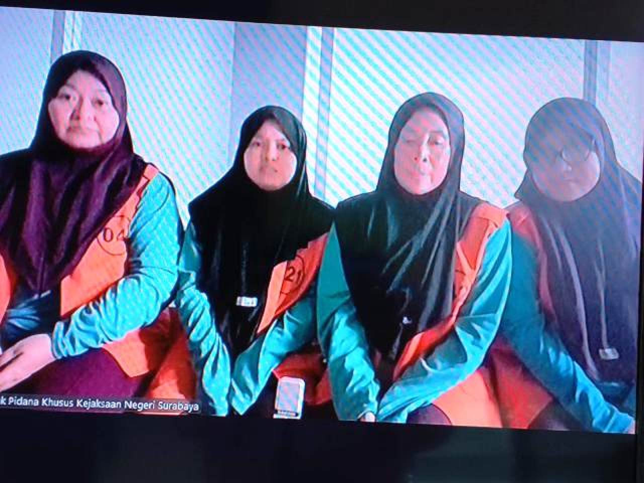 Ratih Dwi Kemalasari, Maria Liana, Lenny Astuti Noerhidayati, dan Haswadun Hasanah.