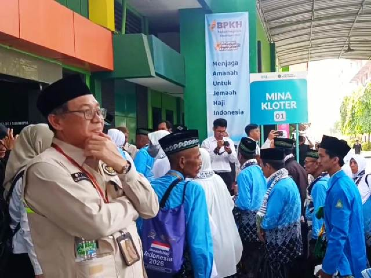 Jemaah di asrama haji Surabaya