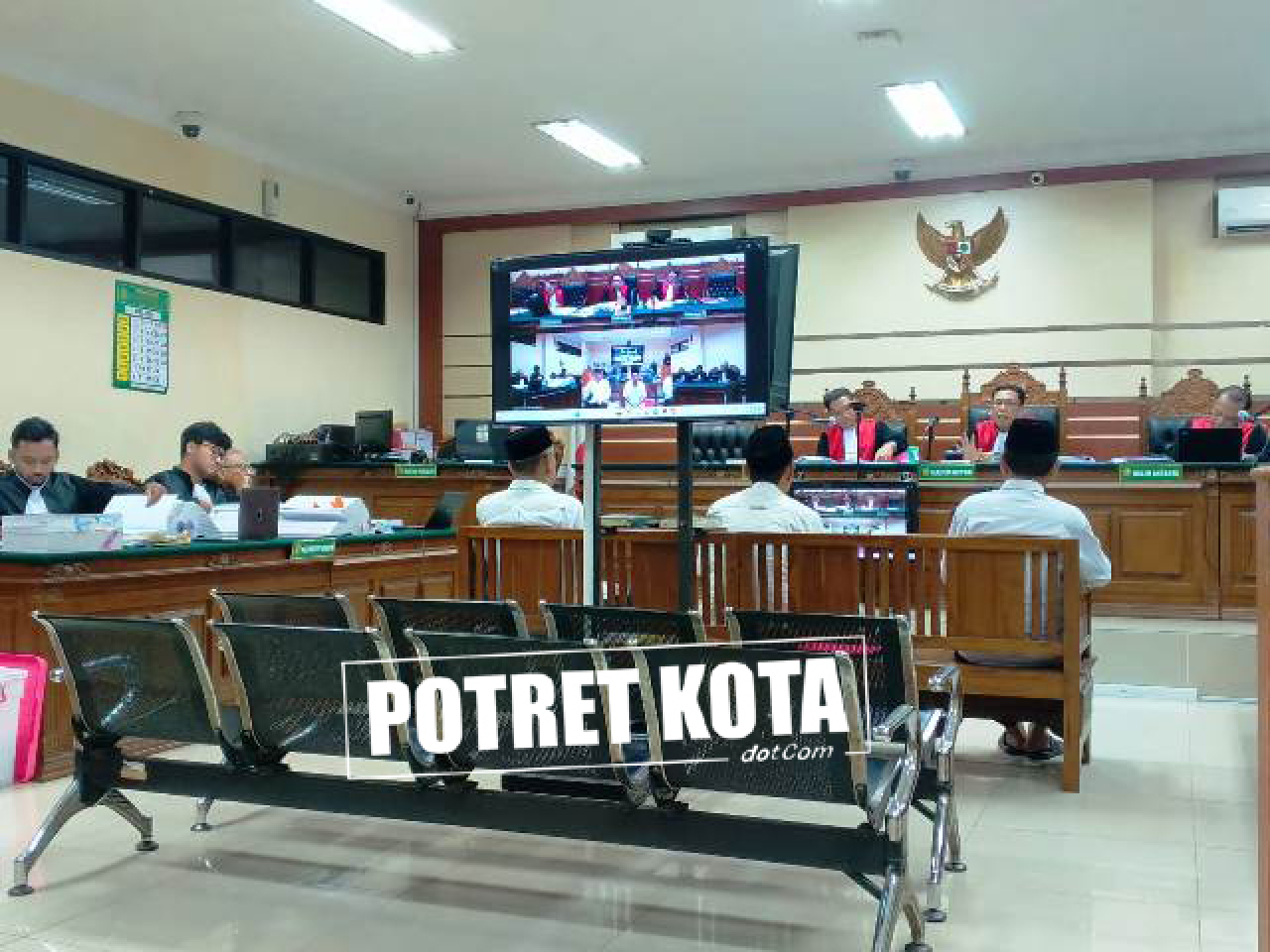 Terdakwa Imam Jamiin, Sutrisno, dan Darwanto.