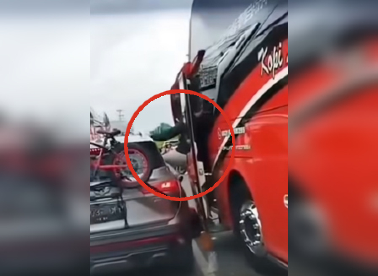 Bus Kopi Langit viral.