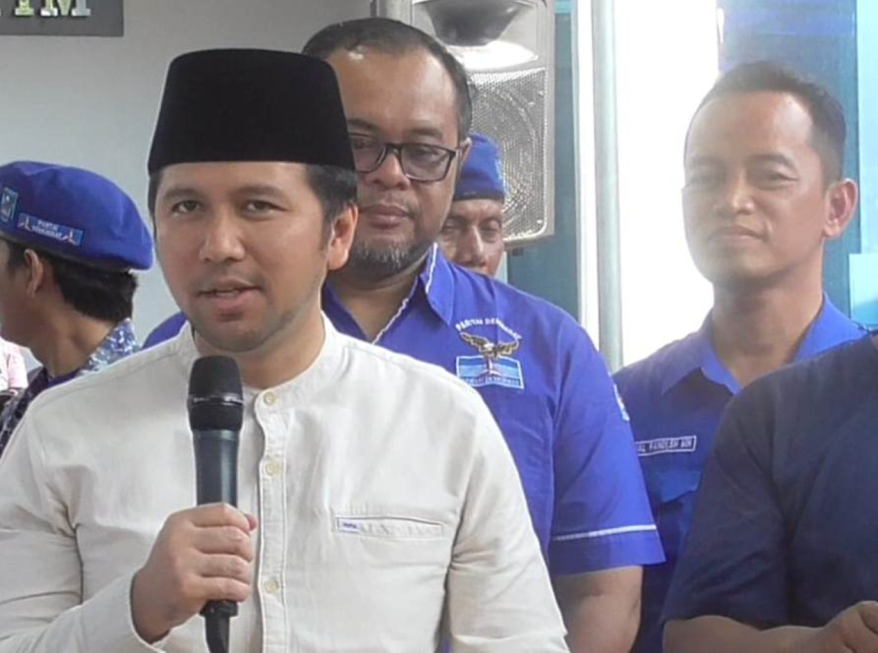 Emil Elestianto Dardak.