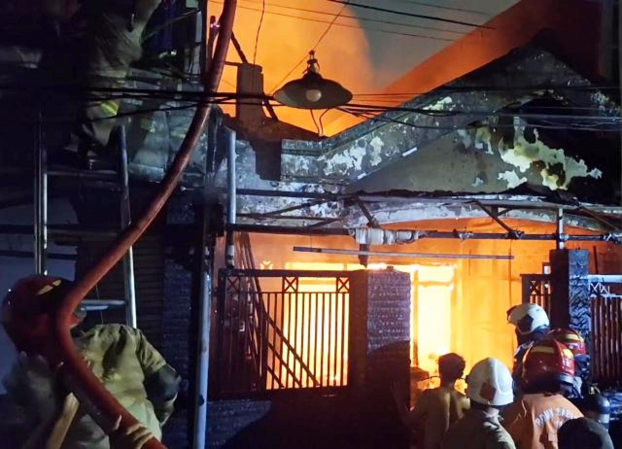 Nenek dan Cucu Tewas dalam Kebakaran Rumah Servis Motor