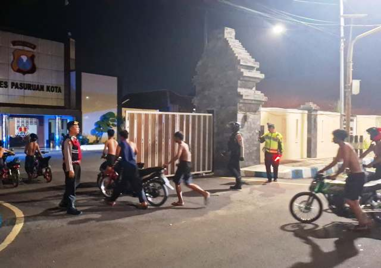 Polisi amankan kelompok balap liar.