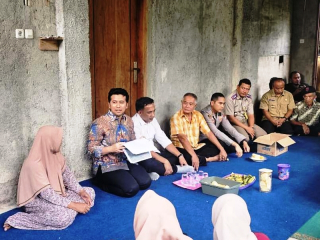 Emil Elestianto Dardak temui warga.