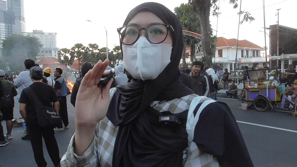 Front Anti Kapitalisme Unjuk Rasa di Grahadi, Massa Aksi Sebut tak ada Kaitan 'Turunkan Prabowo-Gibran'