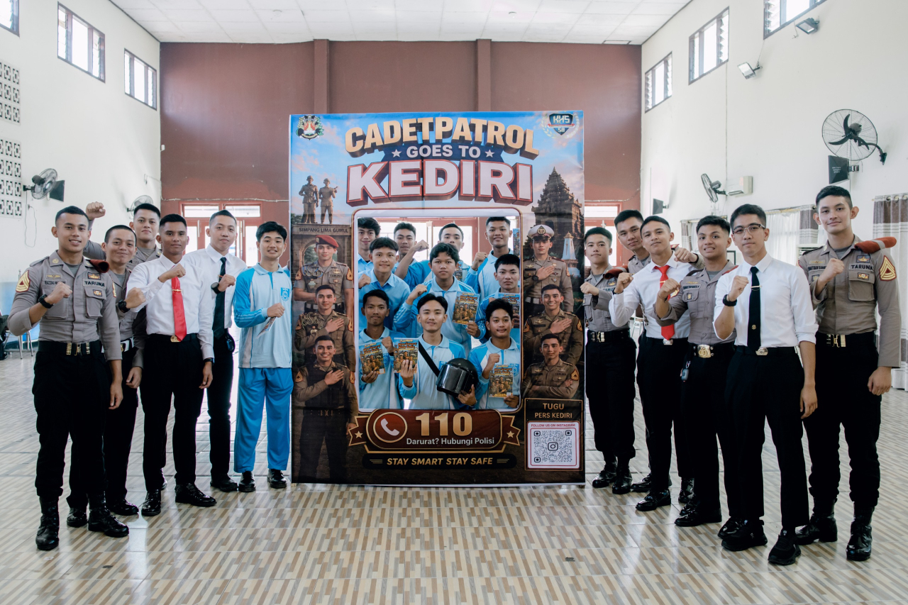Taruna Akpol Edukasi Pelajar Kediri, Kenalkan Call Center 110 dan Cegah Kenakalan Remaja