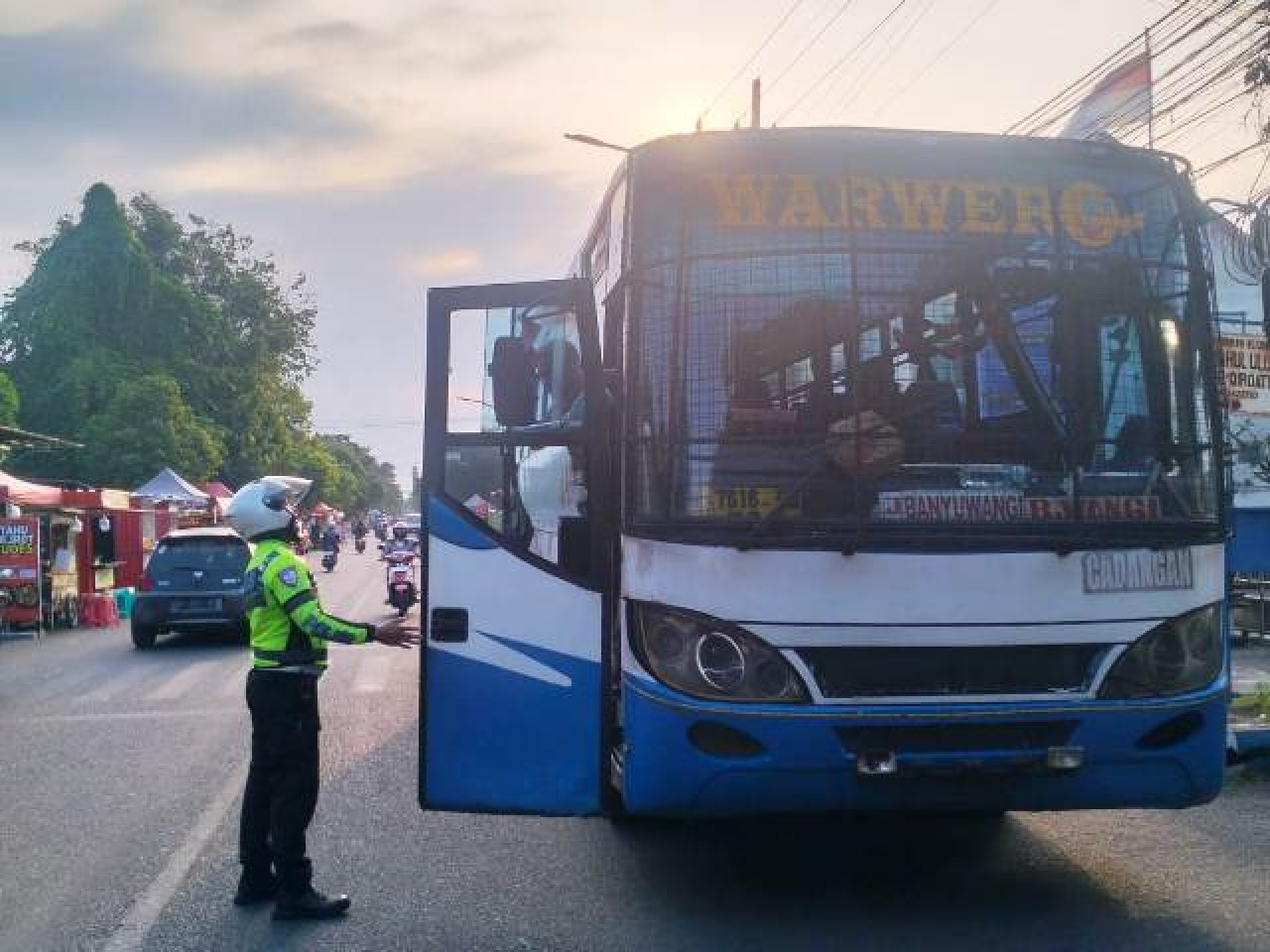 Bus pelanggar rute di Kota Pasuruan.