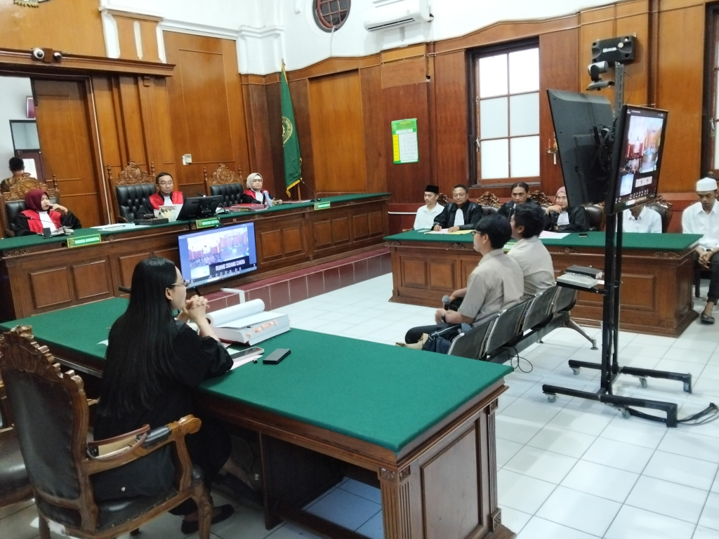 Proses sidang Jual beli Komodo Ilegal di PN Surabaya, Kamis, (02/07/2026).
