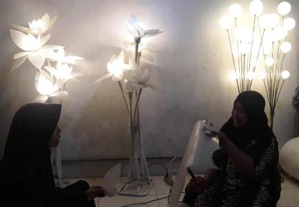 Manula Pasuruan Sulap Limbah TV LED Menjadi Cahaya Lampu Hias