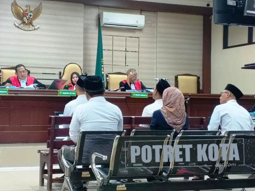 Dedy Dwi Setiawan, Yuanita Qomariah, Ansori, Rudy Adrianus Ririhena dan Sugeng Raharjo, di Pengadilan Tipikor Surabaya.