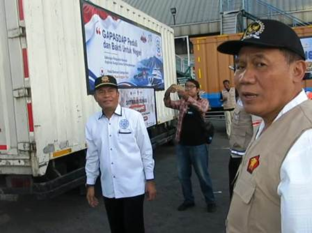 Anggota DPR RI Lepas 12 Truk Bantuan untuk Korban Gempa NTT