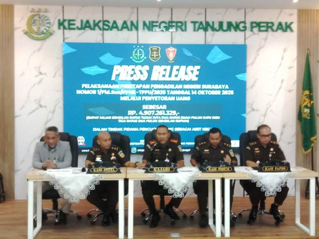 Kejari Tanjung Perak Setorkan Rp4,9 Miliar Dana TPPU ke Negara