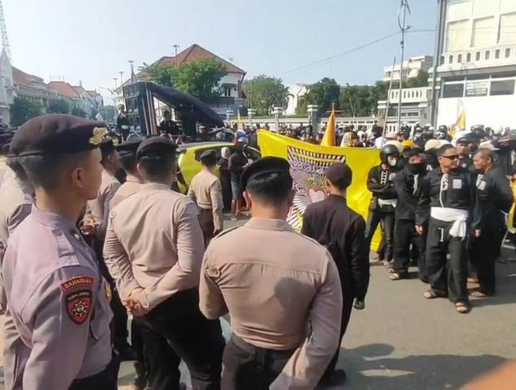 Ribuan Pendekar Minta Polisi Tangkap Pelaku Pembacokan Anggota PSHT